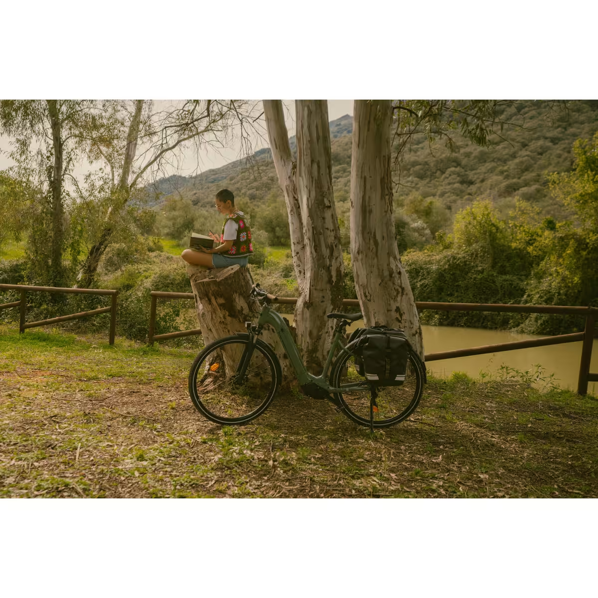 ROCKRIDER - Bici elettrica da trekking E-ACTV 500 con motore centrale e telaio basso